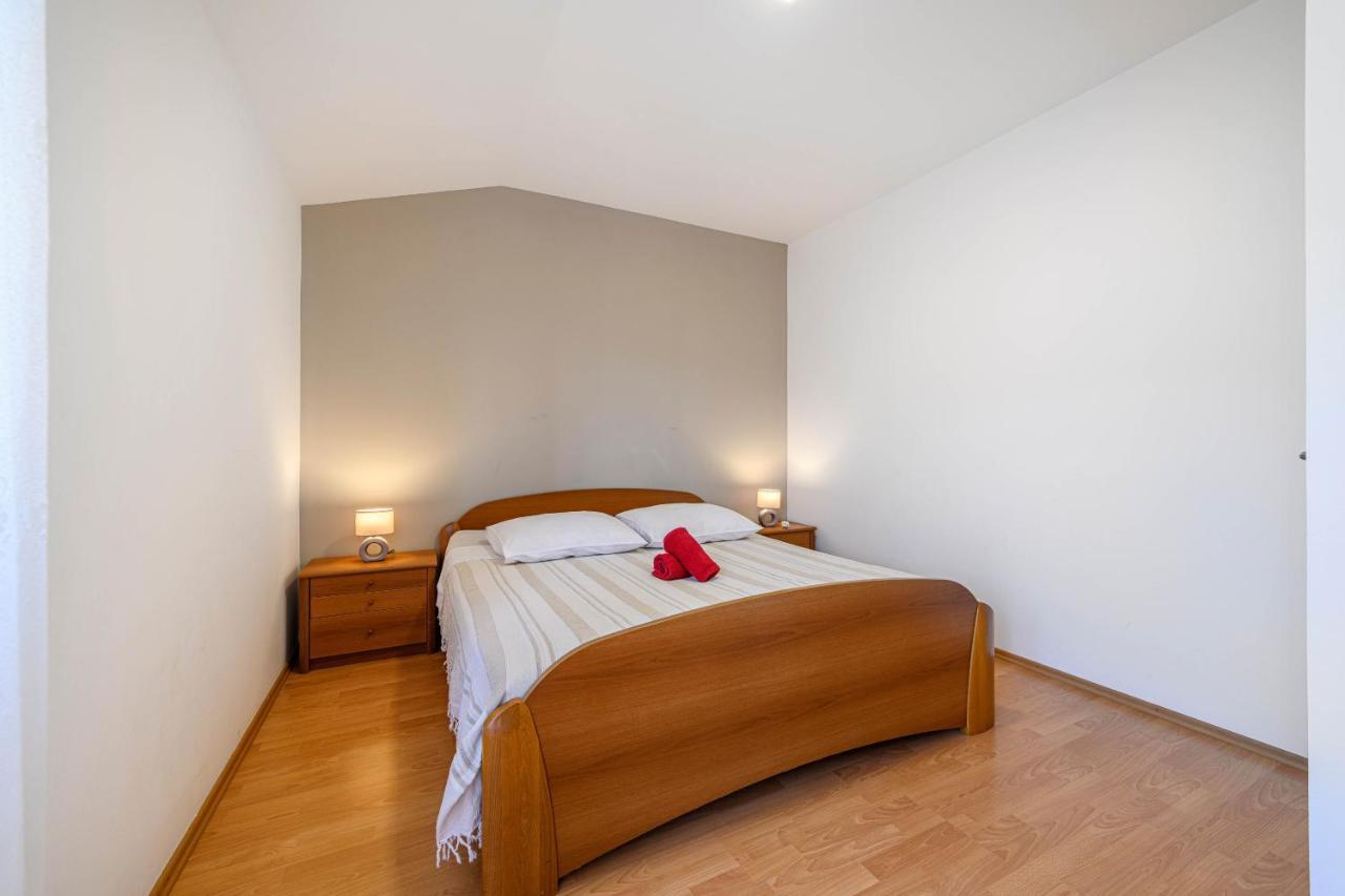 Apartman Maslina ชิเบนิก ภายนอก รูปภาพ