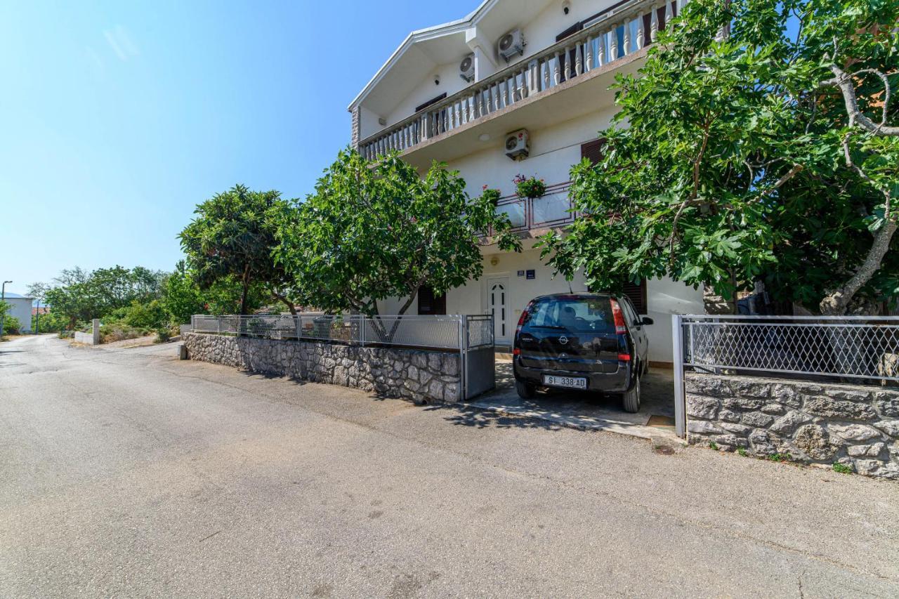 Apartman Maslina ชิเบนิก ภายนอก รูปภาพ